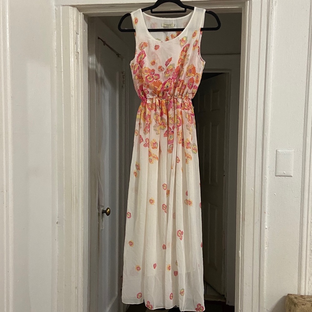 Sleeveless maxi dress